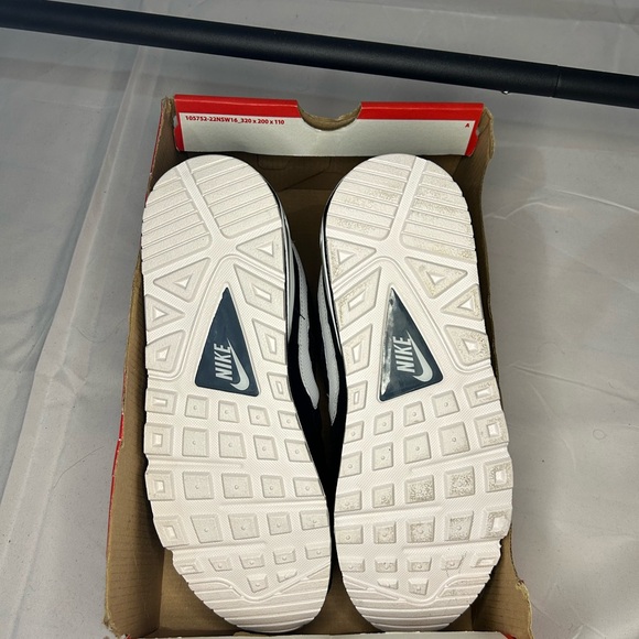 Nike Air Max Command - Size 8 (Men’s) - Picture 3 of 4